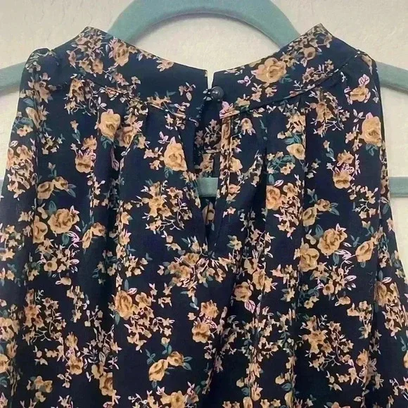 Navy Floral Blouse Tank, Size M - Picture 5 of 5
